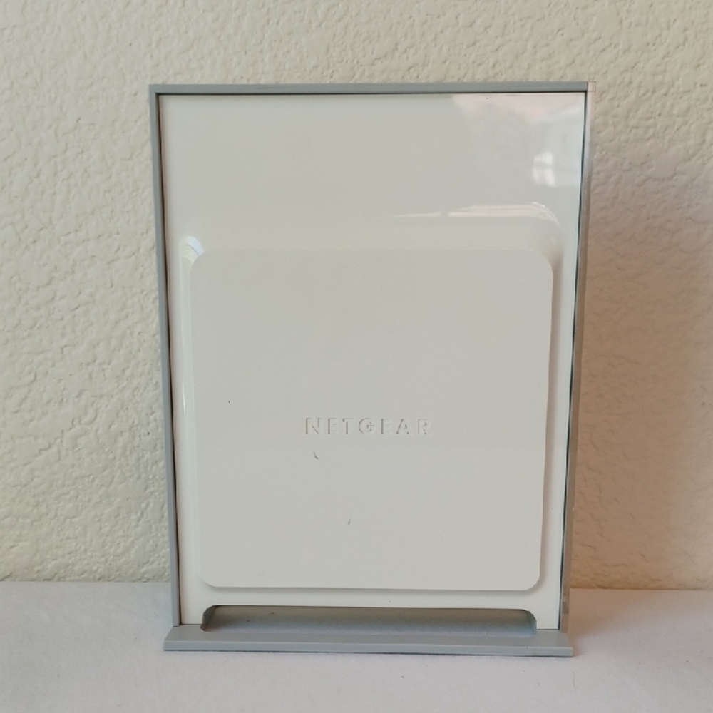 Netgear RangeMax Next Wireless-N Router WNR834Bv2 - Picture 2 of 13